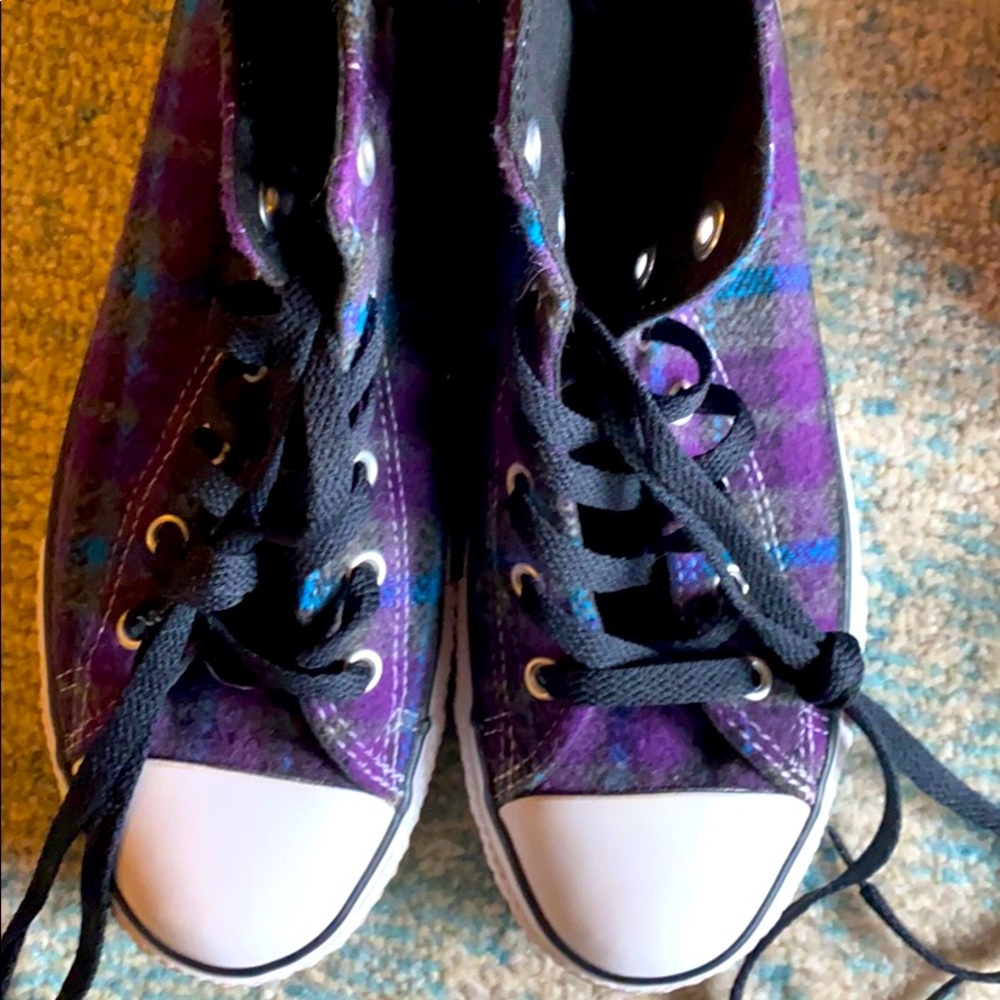 Size 8 High-top Chucks